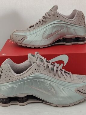 Nike Shox R4 AR3565 601 Size 11 New In Box No Lid